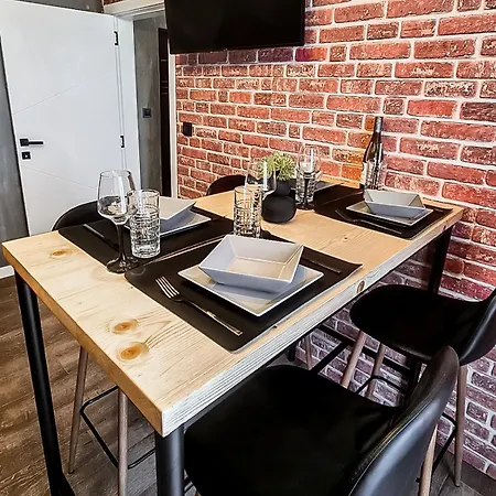 Boutique Loft, Center