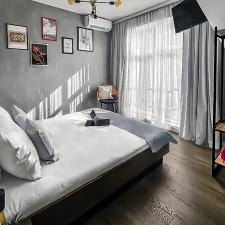 Boutique Loft, Center